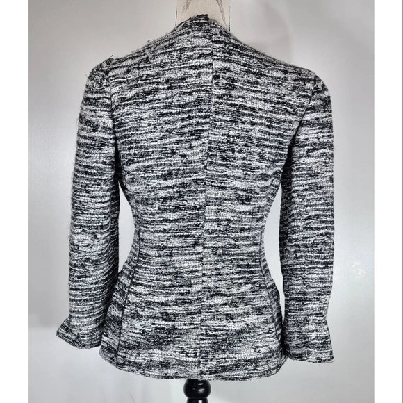 Oscar de la Renta Black and White Bouclé-Tweed Jacket, Size 2 - Picture 3 of 8